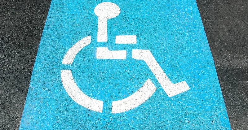 Conformité réglementaire et accessibilité réelle : deux choses différentes